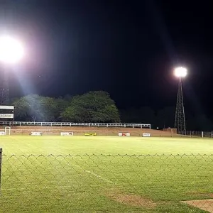 Instalación de iluminación de canchas