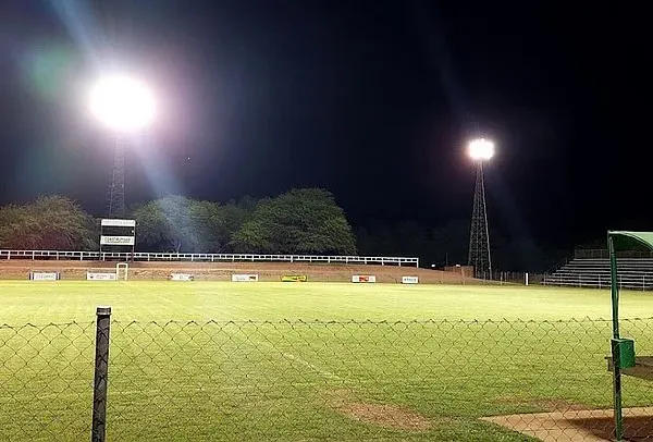 Instalación de iluminación de canchas