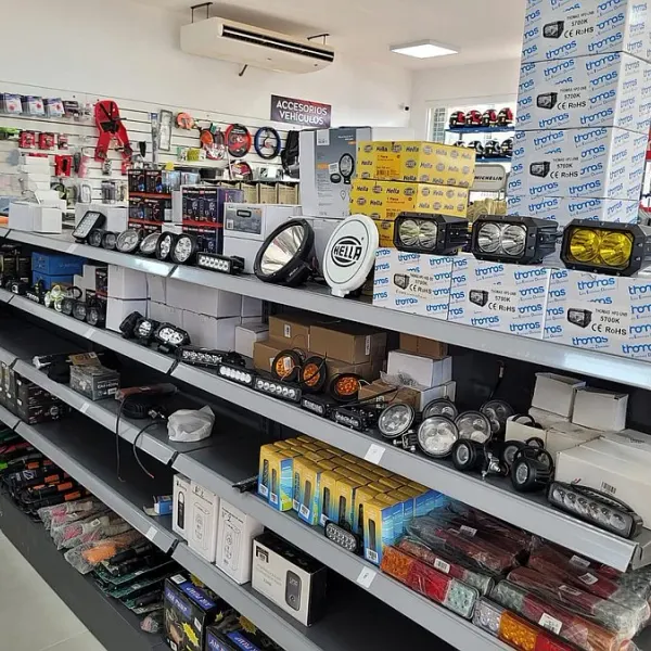 Faros y reflectores de HELLA y otras marcas