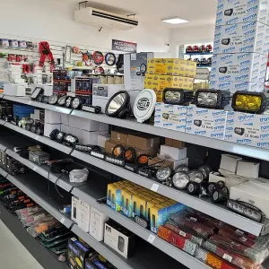 Faros y reflectores de HELLA y otras marcas